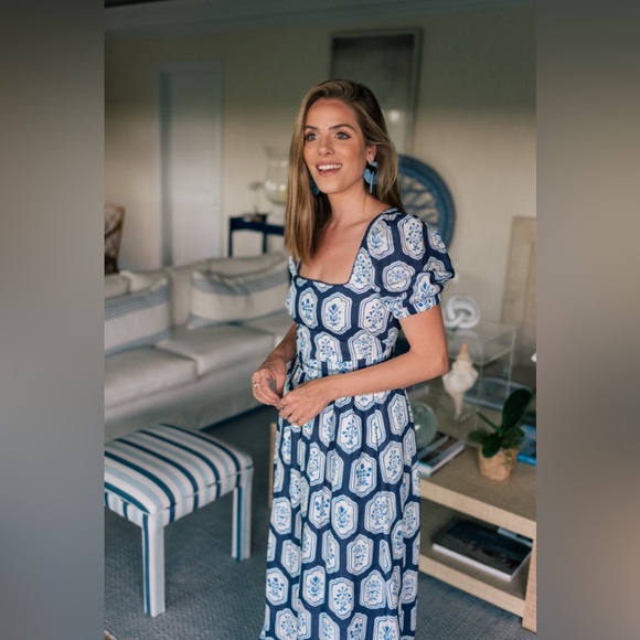 Agua by Agua Bendita Pomelo Floral-Printed Linen Maxi Dress - Picture 2 of 5